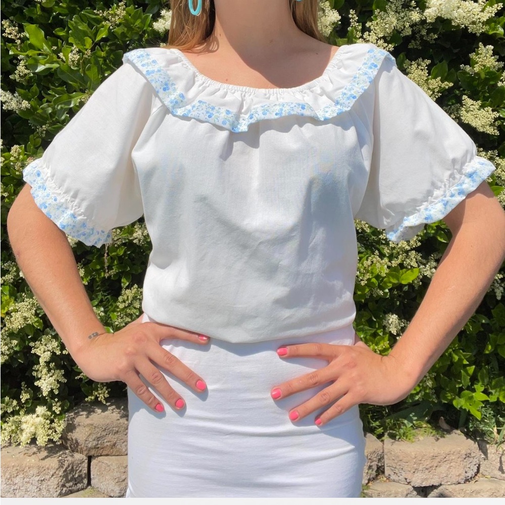 Vintage 70s handmade FLORAL RUFFLED SMOCK BLOUSE
Puffed sleeves & ruffle trim